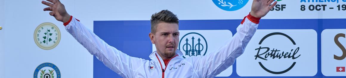 Životní střelba Daniela Korčáka: stříbro z MS věnoval zesnulému trenérovi