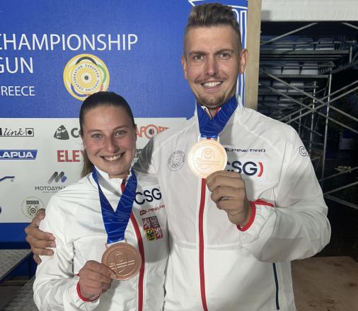 Další medaile! Daniel Korčák a Anna Šindelářová mají bronz