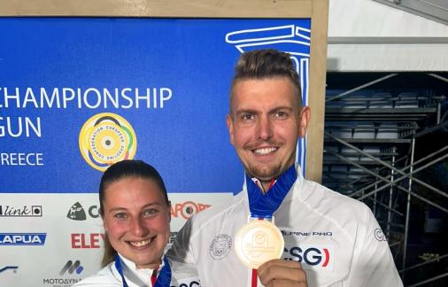 Další medaile! Daniel Korčák a Anna Šindelářová mají bronz